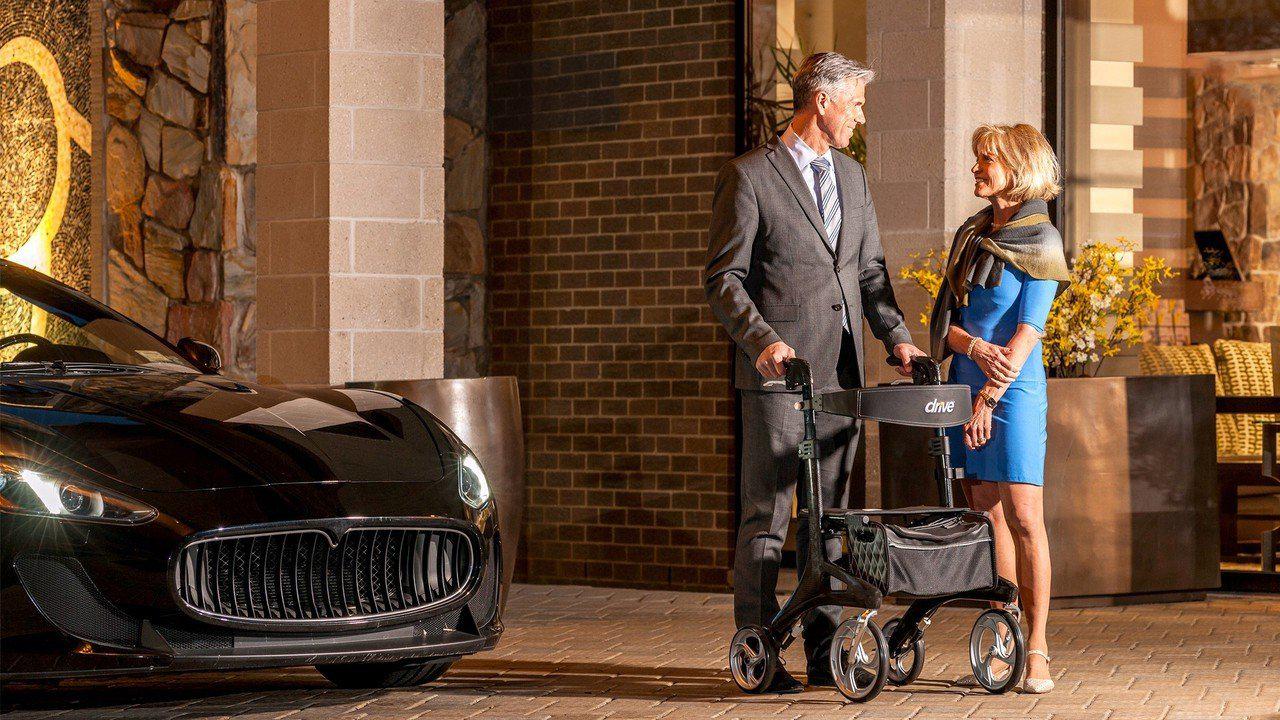 Drive Medical Nitro Elite Carbon Fiber Rollator - Image 5