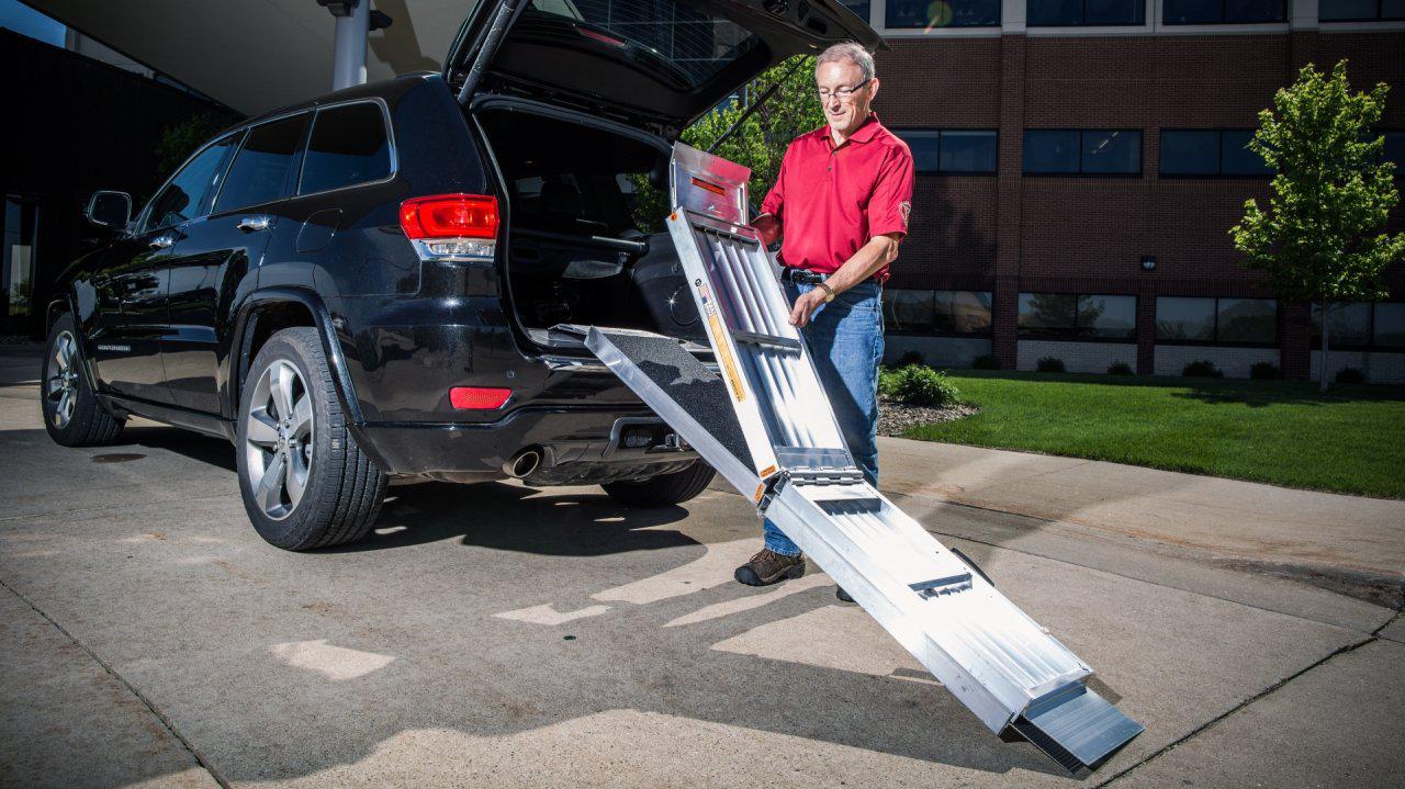 EZ-Access Trifold Advantage Series Ramp - Image 4