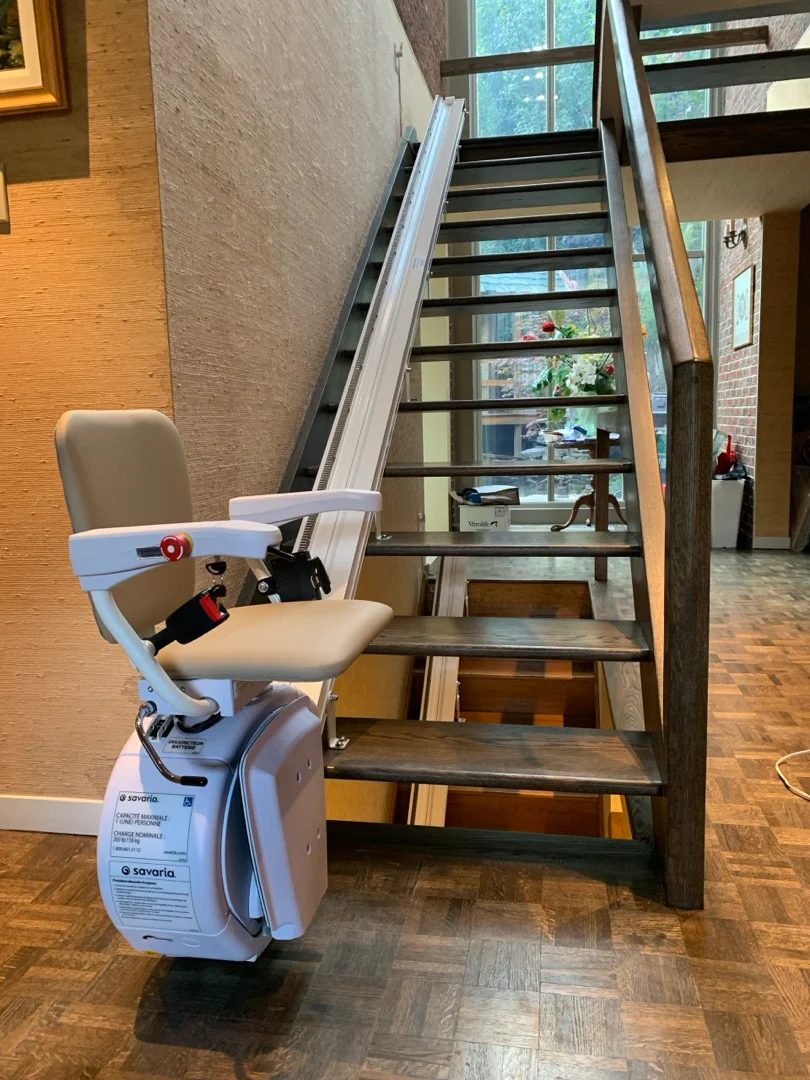 Savaria K2 Plus Straight Stairlift - Image 2