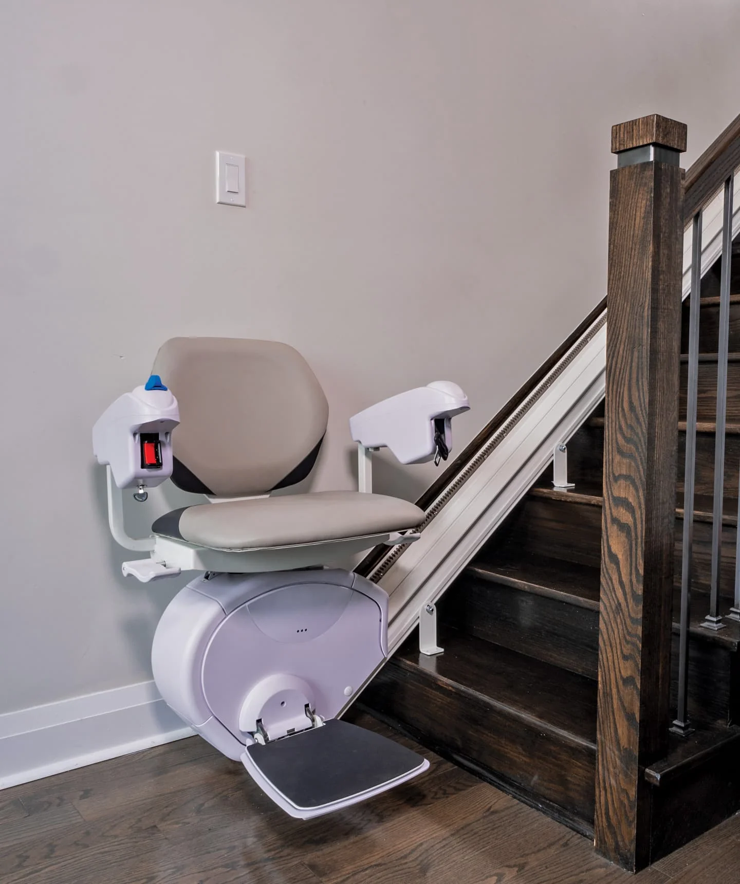 Savaria K2 Plus Straight Stairlift - Image 4