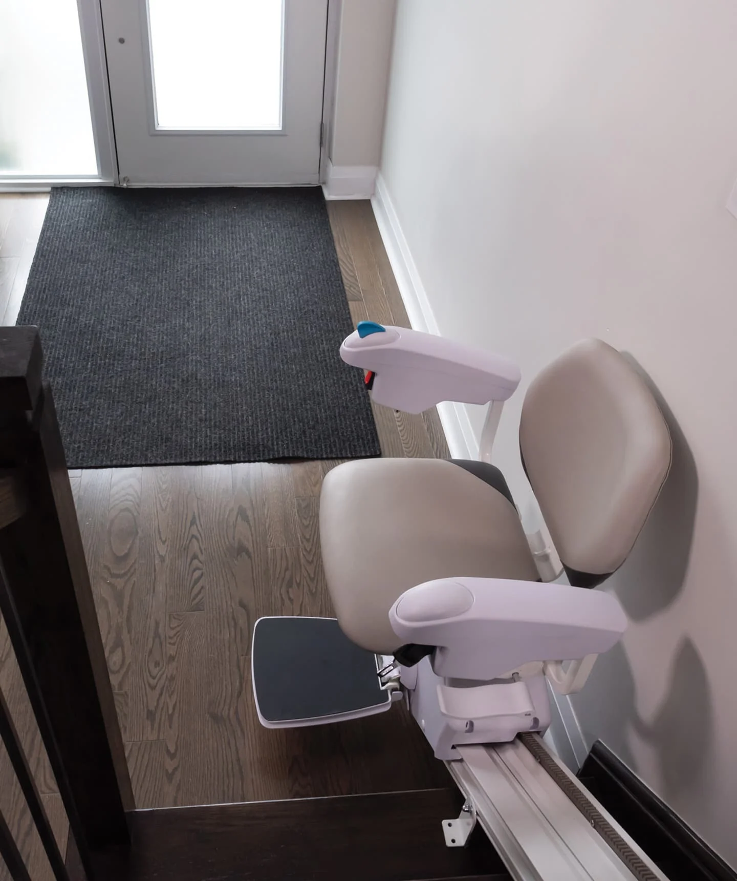 Savaria K2 Plus Straight Stairlift - Image 5