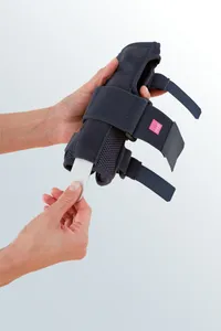 Medi Manumed Wrist Brace - Image 3