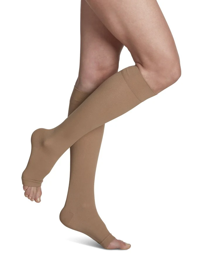 Sigvaris Mens Cotton Knee High 20-30mmHg - Image 4