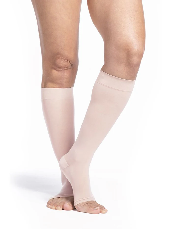 Sigvaris Womens Sheer Knee High 20-30mmHg - Image 3