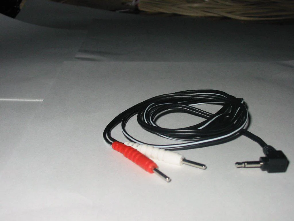 Canadian Medical Products Ltd. R/A 2.5mm W2548 Mono Plug to Dual 0.080" Pins 36" Blk 2C Tens-Blk Red/Blk
