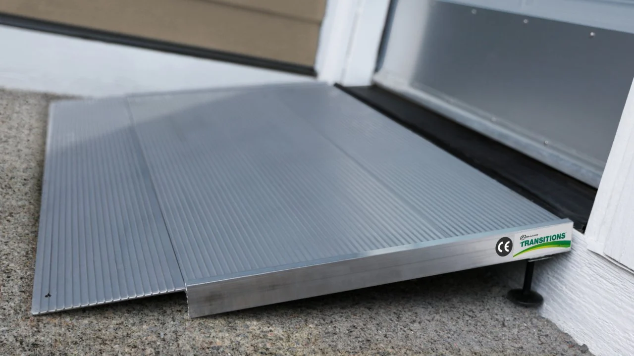 EZ-Access TRANSITIONS Angled Entry Ramp - Image 4