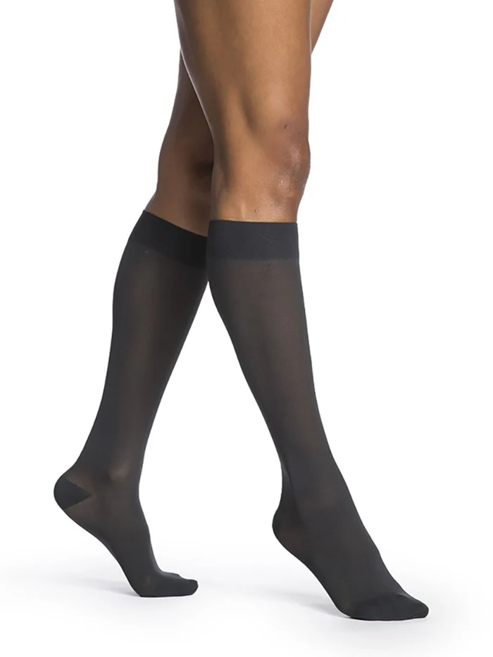 Sigvaris Womens Medium Sheer Knee High 20-30mmHg - Image 3